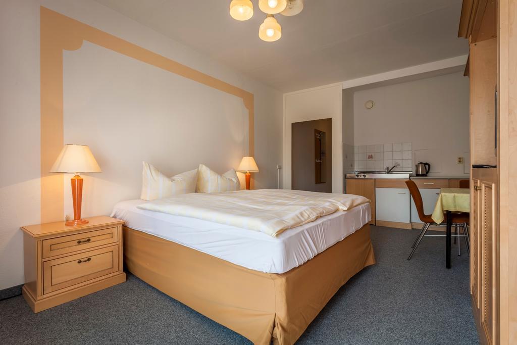 Pension Rötha Exteriör bild